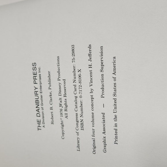 Disneys Growing Up Healthy Book - Picture 3 of 7